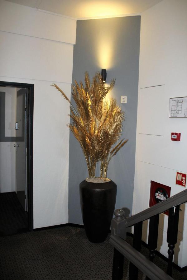 Hotel Restaurant De Jonge Heertjes Aalsmeer Exteriör bild