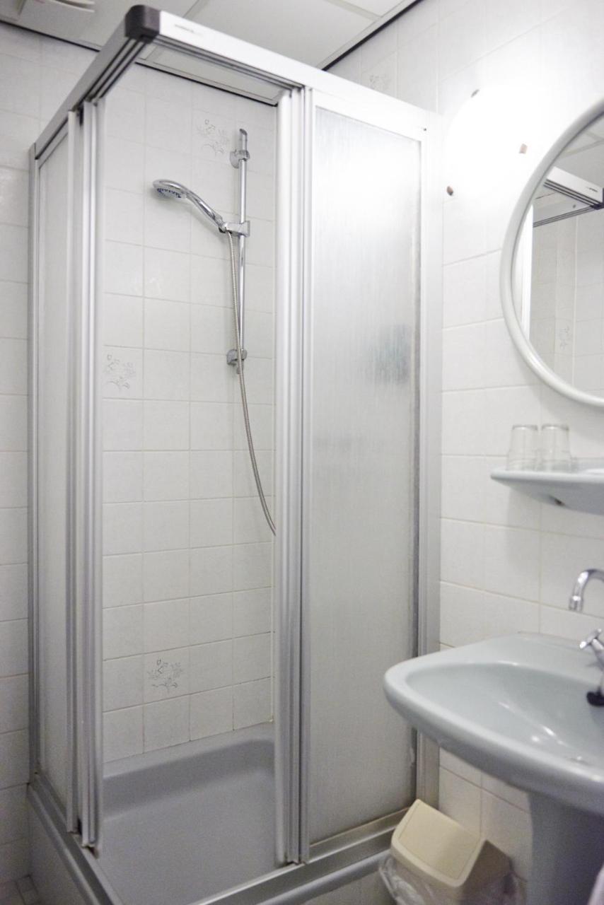 Hotel Restaurant De Jonge Heertjes Aalsmeer Exteriör bild